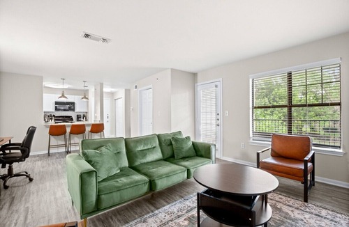 Pleasant Valley Apartment | 3bd Apt near Downtown Austin