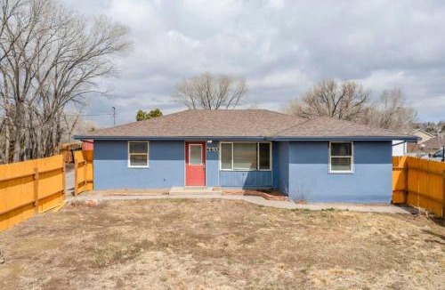 Southeast Colorado Springs House | 3BD Dog Friendly Mid-Term & Corporate Rental