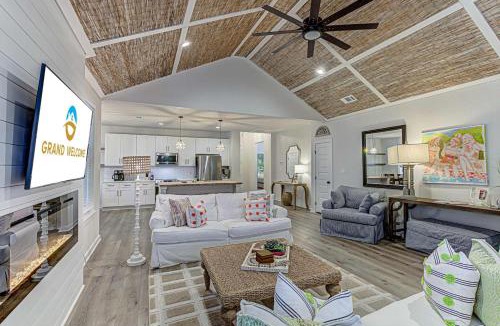 Cottonwood Shores House | 3BD Escape for 8 with Fire Pit & Patio Near Lake LBJ