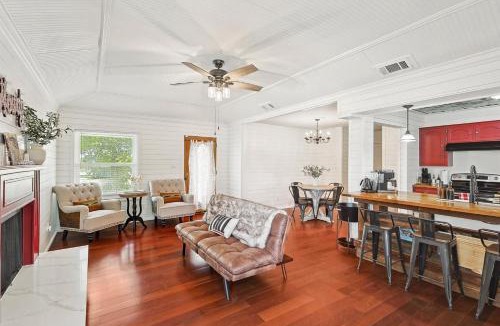 McKinney House | 3BD Farmhouse Country Living - Pool Patio Firepit