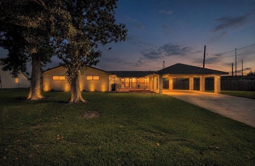 Lake Charles House | 3BD Getaway with pool: Paradise Near the Casinos