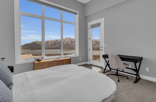 Hideout House | 3BD Hillside Retreat w/ Stunning Views!