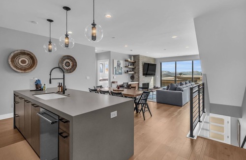 Hideout House | 3BD Hillside Retreat w/ Stunning Views!