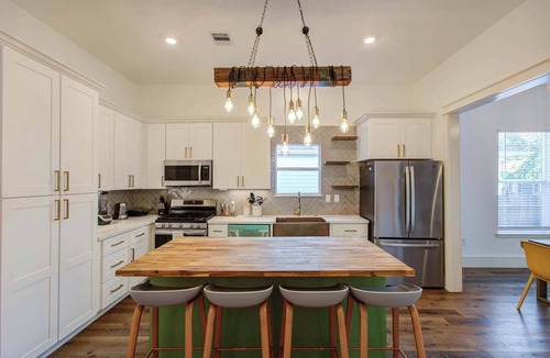 Northside House | 3BD Historic Charm x Modern Amenities w Hot Tub