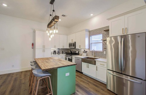 Northside House | 3BD Historic Charm x Modern Amenities w Hot Tub
