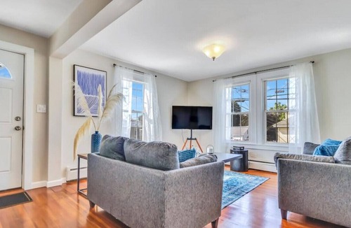 Biddeford House | 3BD House | Sleeps 8 | Peaceful