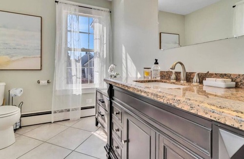 Biddeford House | 3BD House | Sleeps 8 | Peaceful