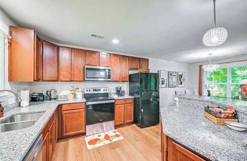 Paw Creek Cottage | 3BD House W/quiet Living, City Access: 6Mi to Dtwn