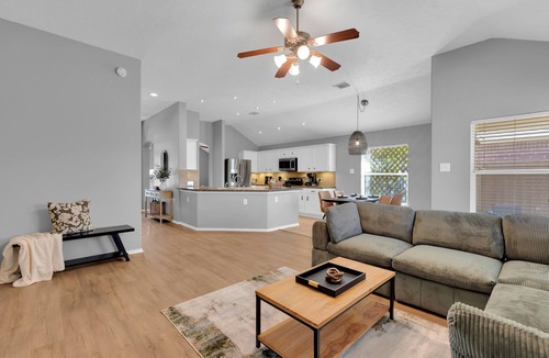 Spring House | 3BD, King Bed, Cozy, Interior Designed, Fast Wi-Fi Home in Spring