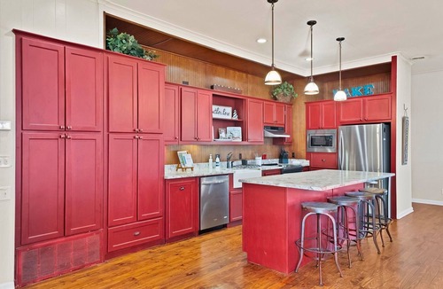 Quinlan House | 3BD Lakefront Escape | Private Dock | Games
