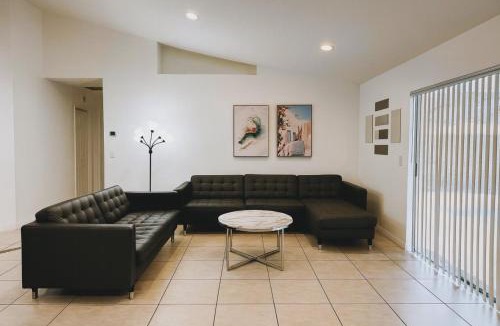 Indian Wells House | 3BD Lakeview House with Pool Dsney
