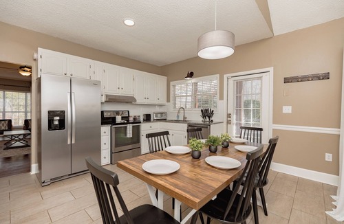 Kathleen House | 3BD | Large Yard | Family & Pet Friendly