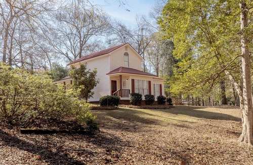 Kathleen House | 3BD | Large Yard | Family & Pet Friendly