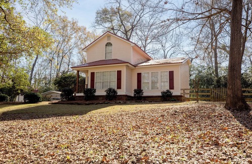 Kathleen House | 3BD | Large Yard | Family & Pet Friendly