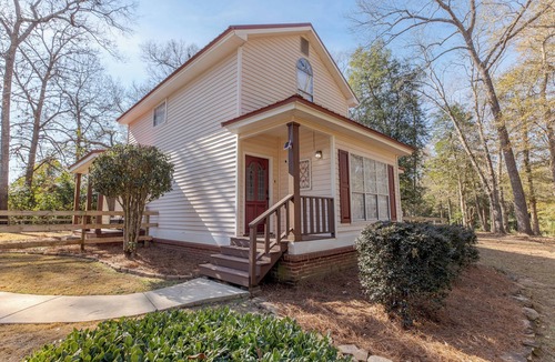 Kathleen House | 3BD | Large Yard | Family & Pet Friendly