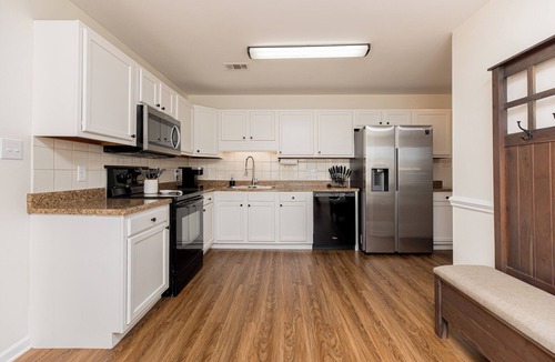 Warner Robins House | 3BD | Pet Friendly w/Garage | Fenced Yard