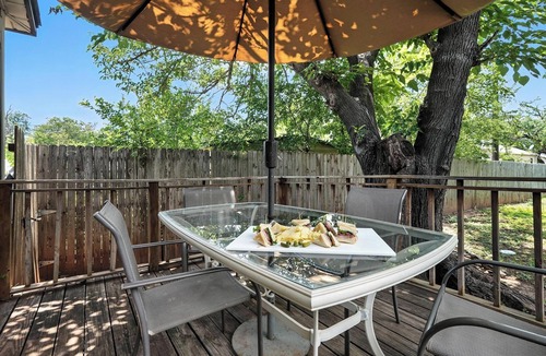 Sayles Blvd. Area House | 3BD Retreat| 5 Mins to Downtown!