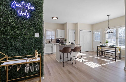 East Raleigh House | 3BD Retreat + Hot Tub & BBQ + Near NCSU & Downtown