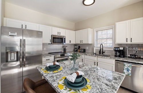 East Raleigh House | 3BD Retreat + Hot Tub & BBQ + Near NCSU & Downtown