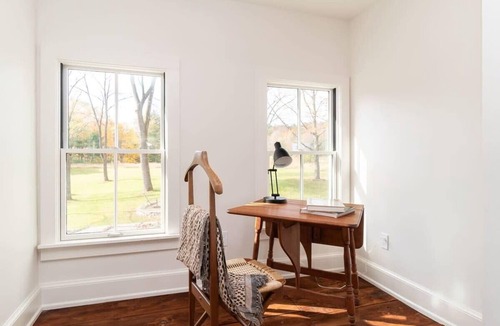 Kerhonkson House | 3BD Samsonville USA: Kerhonkson Modern Farmhouse