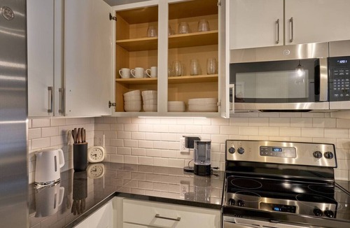 Clayton Apartment | 3BD Sanctuary Stone`s Throw from DT Clayton