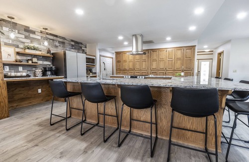 Bella Vista House | 3bd Tranquil Lakefront Escape, Private Dock