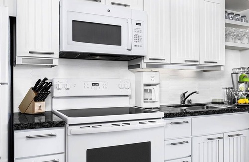 Las Vegas Condo | 3BD/Vegas - Kitchen, Margarita Mixer, and Parking!