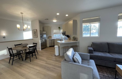 Superstition Springs Condo | 3bd Waterfront Resort Gated Community