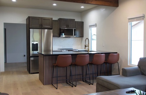 Brawley House | 3bd3ba, Kingbeds, New build, 75" TV, Full Kitchen, W/D