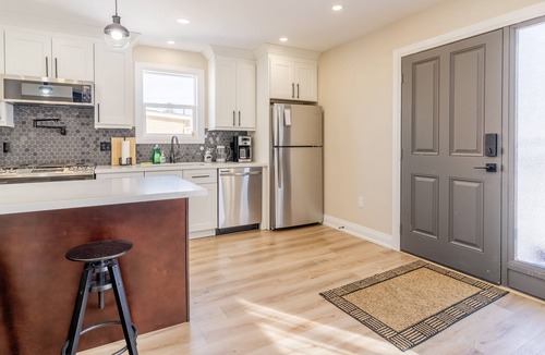 Hamilton Apartment | 3BDR BBQ Smart TV Main Floor Unit Hamilton