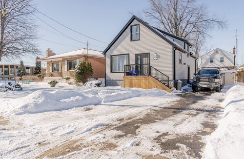 Hamilton Apartment | 3BDR BBQ Smart TV Main Floor Unit Hamilton