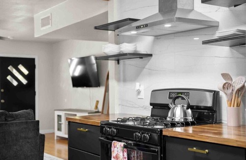 Bay Area House | 3BDR+Central+PetsOK+Yard+BBQ+LamarPark