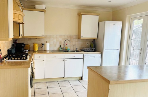 Kingsnorth House | 3BDR Detached Spacious House in Ashford-with free parking