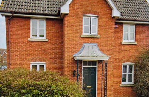 Kingsnorth House | 3BDR Detached Spacious House in Ashford-with free parking