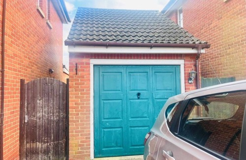 Kingsnorth House | 3BDR Detached Spacious House in Ashford-with free parking