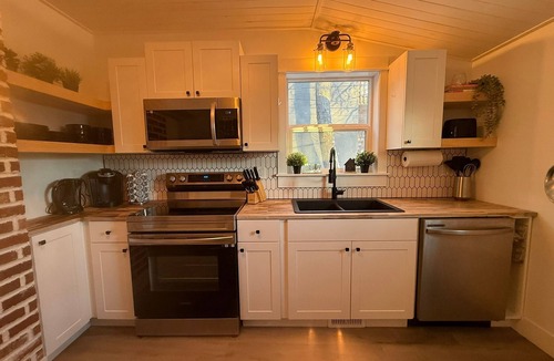 Saskatoon Downtown House | 3BDR Entire House 1BLK to River/5min Walk to DTWN