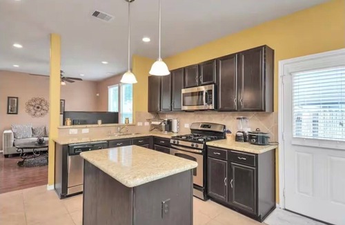 Falcon Point House | 3BDR Getaway and Kids Playroom, Katy Mills Food & Fun