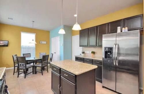 Falcon Point House | 3BDR Getaway and Kids Playroom, Katy Mills Food & Fun