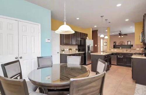 Falcon Point House | 3BDR Getaway and Kids Playroom, Katy Mills Food & Fun