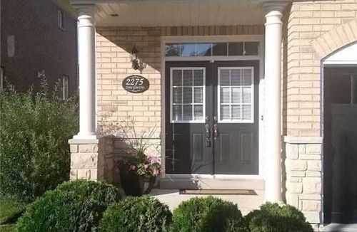 West Oak Trails House | 3BDR House in Oakville Luxury Style & Comfort