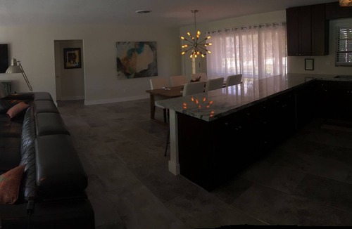 Central Corals House | 3bdrm, 2bth, Pool; fully stocked kitchen; close to beaches, bars & restaurants.