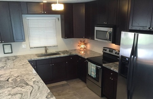 Central Corals House | 3bdrm, 2bth, Pool; fully stocked kitchen; close to beaches, bars & restaurants.