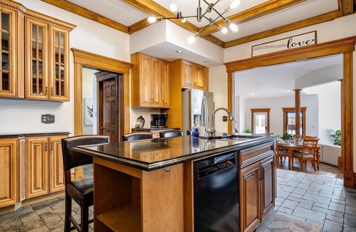 Ruthven House | 3BDRM Salt Water Pool N Hot Tub