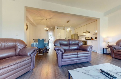 The Blue Mountains Villa | 3BDRM Townhome with Summer Pool