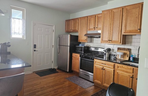 Canaryville Apartment | 3bed/1 bath Retreat - 10 min from Downtown