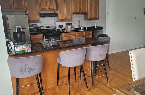 Canaryville Apartment | 3bed/1 bath Retreat - 10 min from Downtown