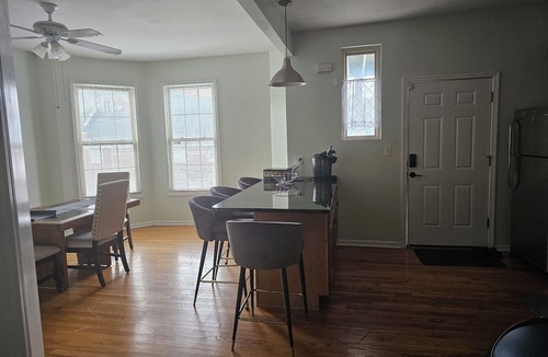 Canaryville Apartment | 3bed/1 bath Retreat - 10 min from Downtown