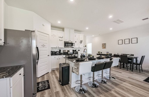 Southeast Houston House | 3Bed 2.5Bath Cozy Home in Quiet Community 15 min from Downtown HTX w/WiFi