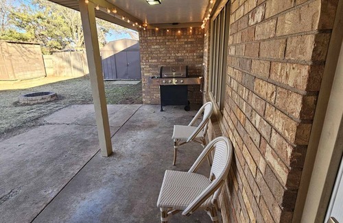 Lubbock House | 3Bed/2 Ba - Huge Fenced yard - Fast Freeway Access