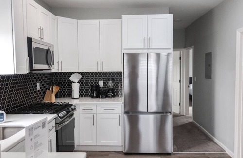 Ampere Apartment | 3Bed 2Bath Apt Near NYC + Parking & Laundry